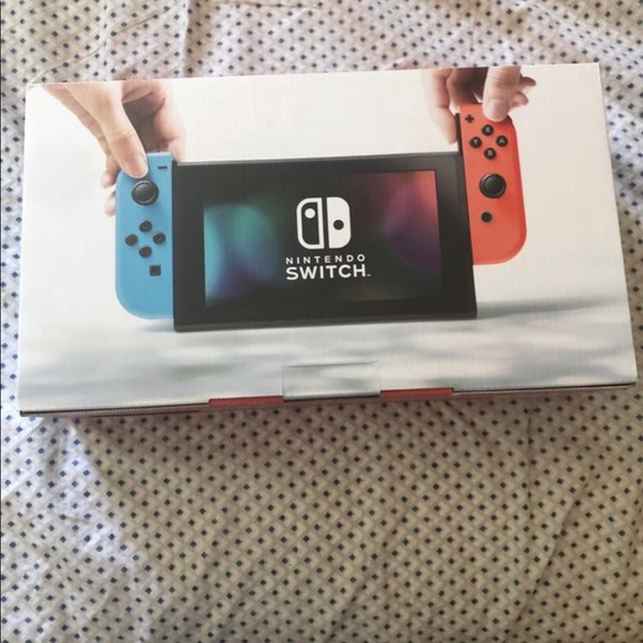 Nintendo Switch - Picture 2 of 3